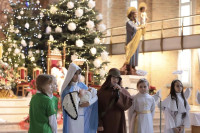 Włocławek: Kolędnicy Misyjni odwiedzili biskupa włocławskiego i Sanktuarium św. Józefa